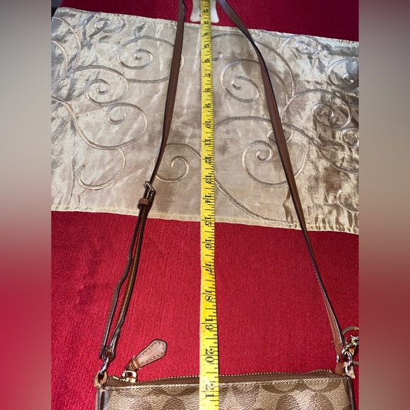 GORGEOUS🌟COACH SIGNATURE COATED CANVAS CROSSBODY 🌟GUC - CLEAN! - Picture 15 of 15